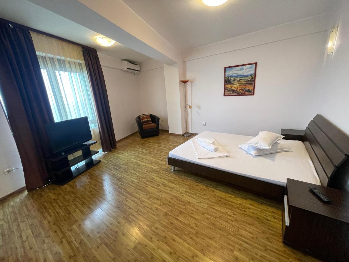 Tania Lake Apartments Mamaia Buitenkant foto